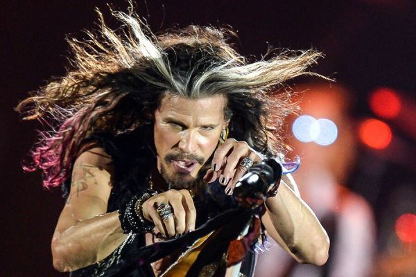 Aerosmith завершила гастрольную деятельность из-за повреждения связок у солиста